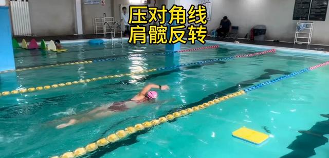 成人学游泳没有所谓的量变到质变。错误动作累积再多量也不能质变