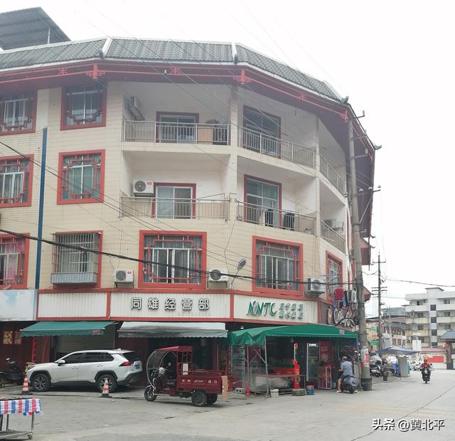 广西南宁市离上林县城仅三公里而得名的三里镇，古代则是军事重镇