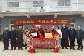 清涧籍军人郝小龙荣立二等功，家乡送喜报图片