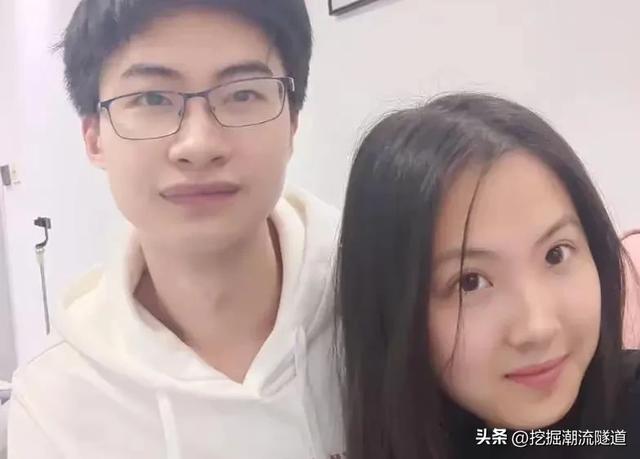 看清华博士庞众望怎么谈恋爱，电动车后座的爱情，踏实又温暖