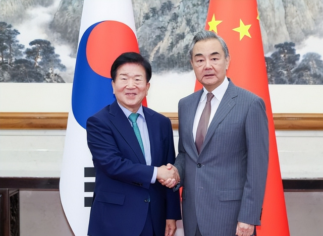 名单公布！20多国将齐聚北京，朝鲜态度意料之外，特朗普要急