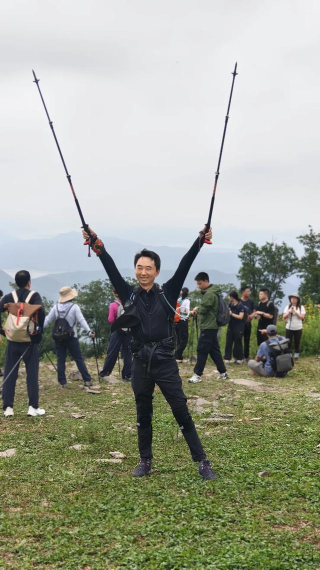 徒步21.4公里后，我们在内心深处找到了力量