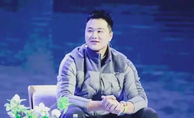 男篮前国手娶女篮一枝花，晒一家三口大合照，夫妻都是联赛冠军
