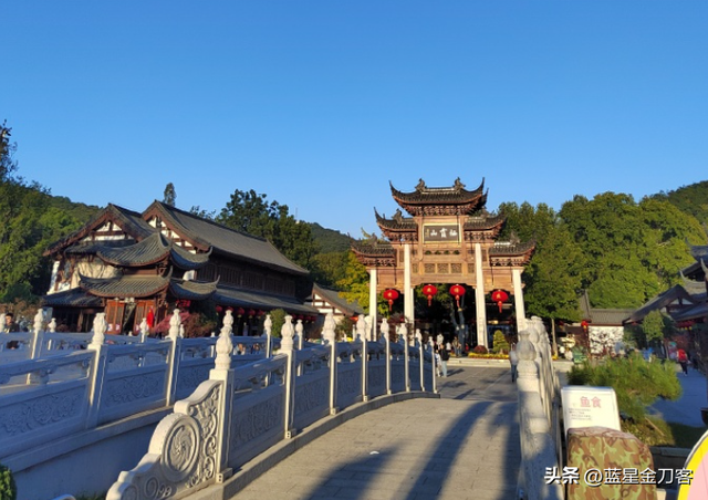 栖霞山下五重门，各有各的守护神