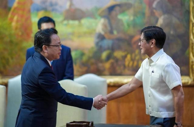 面临下台的马科斯，与中国联手干了件大事，罕见对中方说出了期待