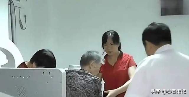 湖南55岁巨婴女子，因长相漂亮没上过一天班，啃完三任丈夫啃老母