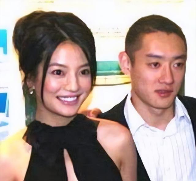 拔出萝卜带出泥！49岁赵薇近况被曝，原来“封杀”只是冰山一角