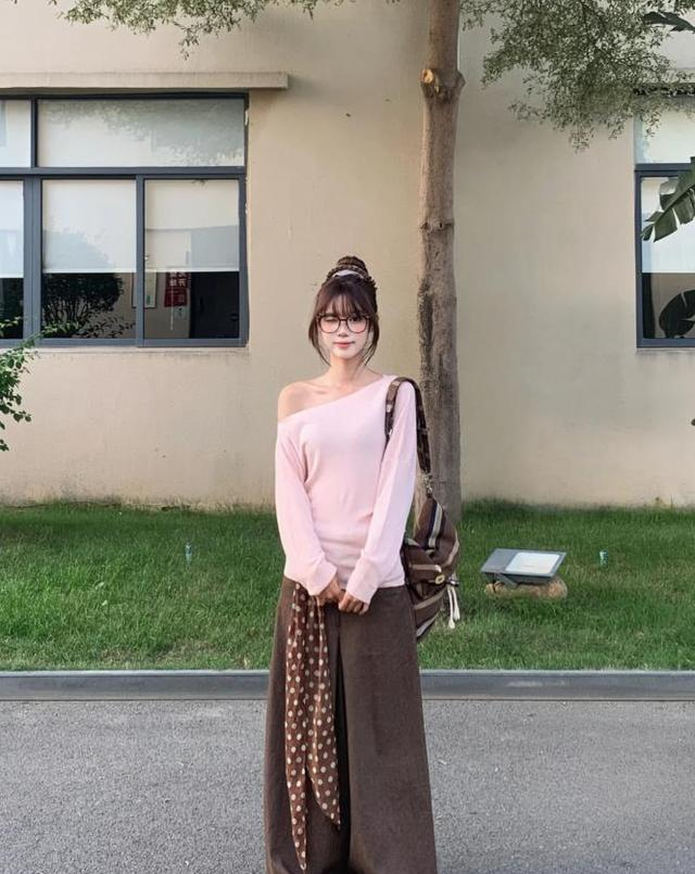 今秋最流行的针织衫，配阔腿裤美得刚刚好！