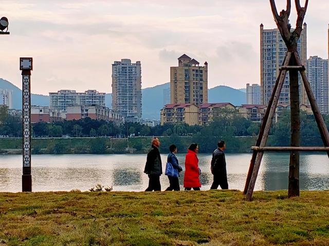 带娃圣地+1,射洪这个新广场好安逸!