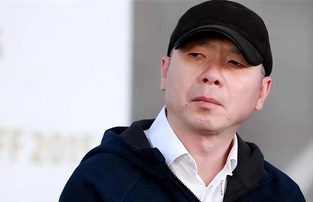 演都不演了！徐帆回应离婚传闻后，冯小刚1个举动撕下她“体面”