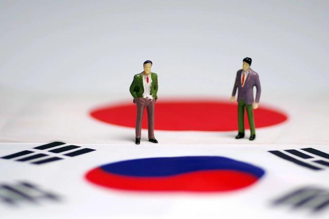 李在明访日，高市早苗送礼	，两人共同击鼓，中方简单评价了14个字