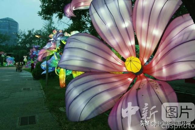 北京石景山游乐园京彩灯会即将举行