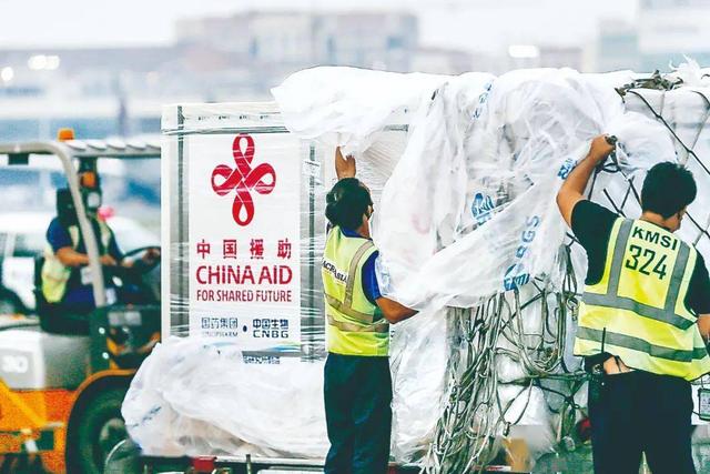 钱没白出	，中方援助菲灾民后，菲媒回馈一份大礼：黄岩岛主权属华