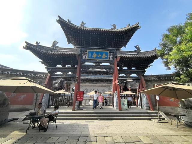 晋北的忻州古城很大，游客非常多，是我所见古城中最热闹古城景区