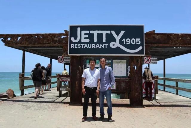 这个地方真奇葩！出门买菜带上百亿，一箱钱买不到一卷纸