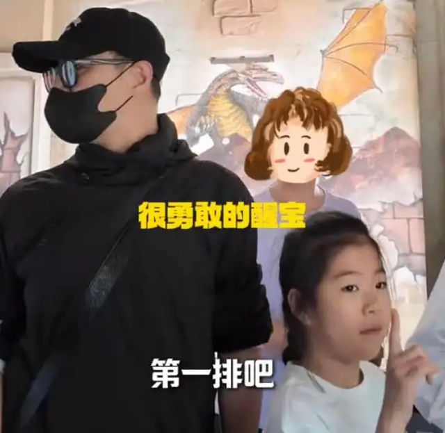 汪峰带4个儿女回国不到48小时，恶心一幕上演，二女儿外貌被吐槽