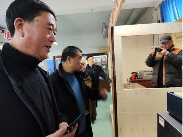 邹平市大闫村党支部组织到三转一响博物馆参观