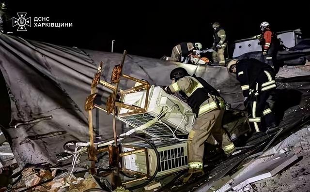 乌克兰全黑了！核打击前最后警告，俄军发射13枚“全球禁止”导弹