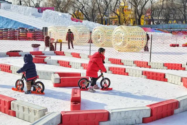 2万㎡超大雪场敞开玩儿!龙潭冰雪节焕新升级→