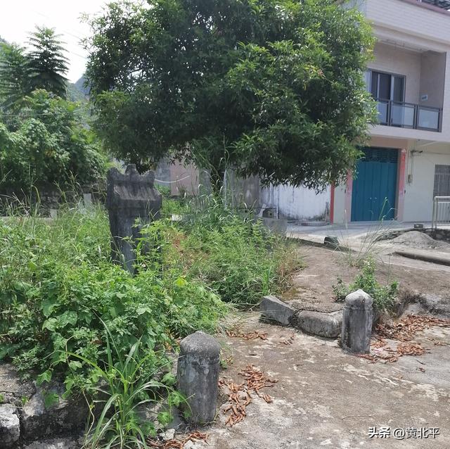 广西南宁市马山县乐圩300年古墓，墓主韦姓疑是兴隆土司韦贵后裔