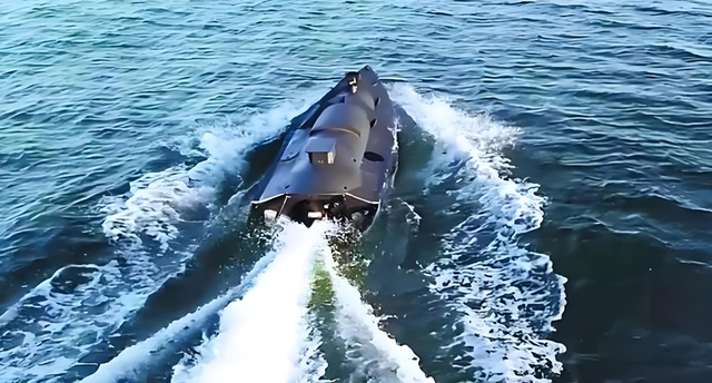 乌军创造历史：基洛级潜艇遭“一发入魂”，解放军才是高端玩家