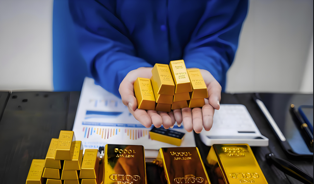 中方连抛超3800亿美债准备动真格？巴菲特清空中企股票，信号特殊