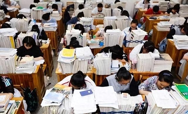 “一半初中生上不了高中！”人民日报给出回应，原来一切早有迹象