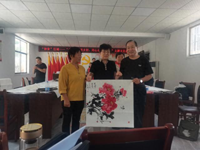 书画名家捐赠墨宝 助力乡村文化建设