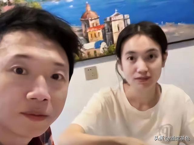 怪不得宋家腾能这么火，看看他妻子是谁就知道了，娶个贤妻旺三代