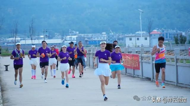 祥云:700余名徒步爱好者共赴青春之约