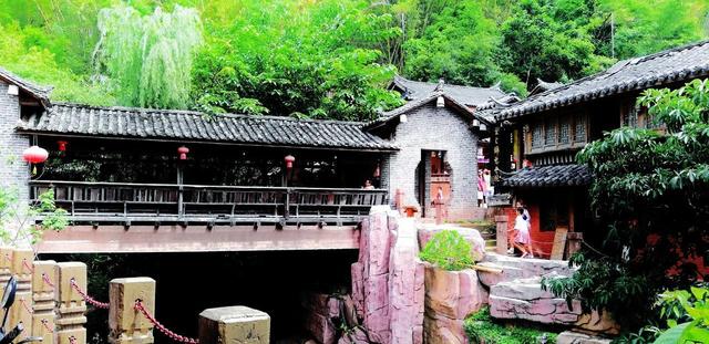 云南普洱漂亮的地方有哪些？穿越千年茶马古道，遇见最原始的茶山