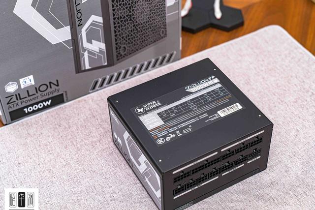 曲面玻璃的通透美学：乔思伯 TK-4 装机实录