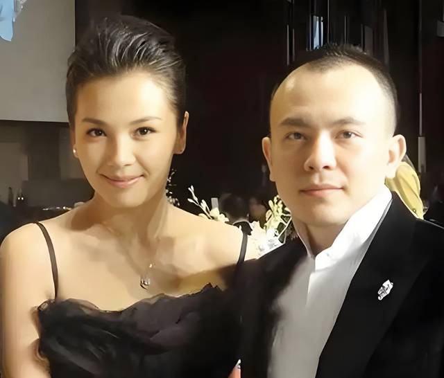 他与刘涛同床共枕4年，如今年过六旬依旧未娶，刘涛坦言很愧疚