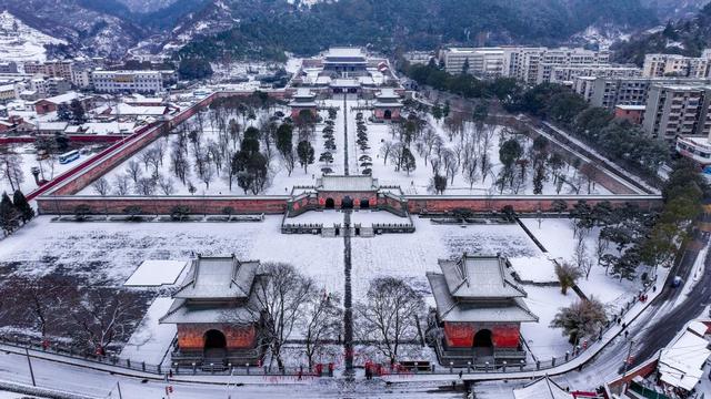 武当山景区今日恢复开放 邀您共赏雪后仙山盛景