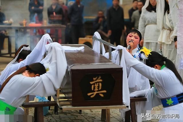 墓碑上的“考、妣、故、先、显”，分别是什么含义？用错会闹笑话