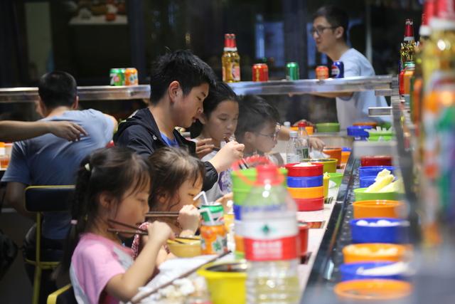 “文化+游乐+美食” 重庆这个景区“赏月+消费”激活夜经济新动能