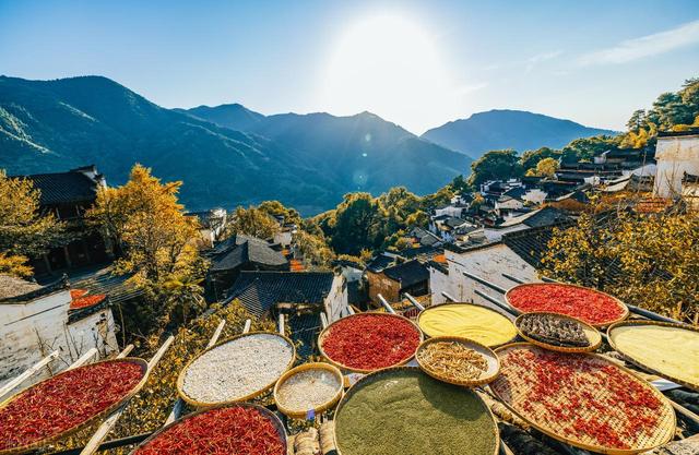 11月-12月，秋冬值得去的6个古村镇，秋景巅峰，满满烟火气