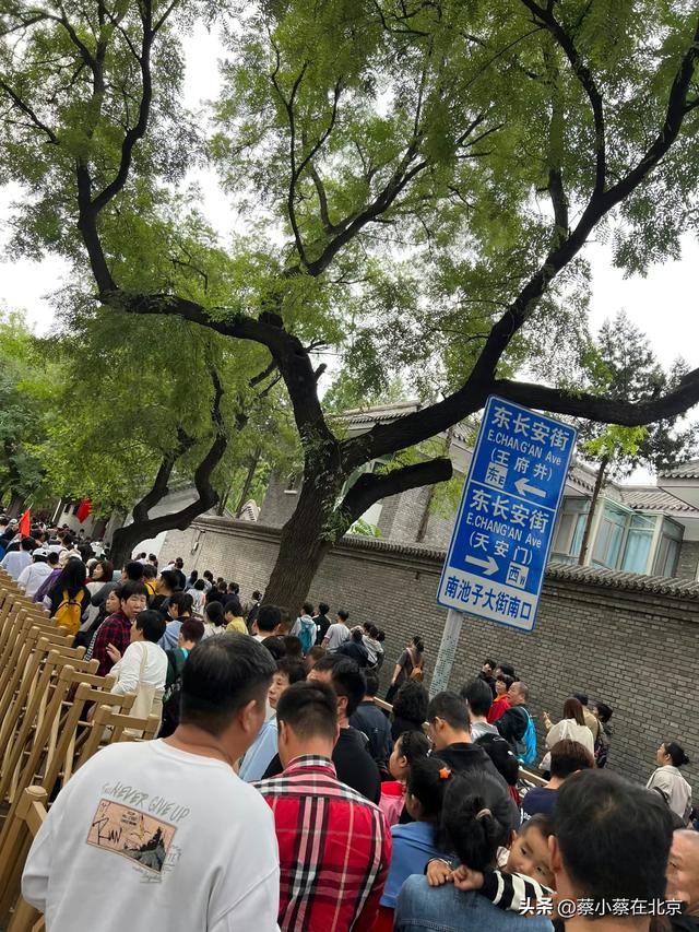 2025年7月17日，北京毛主席纪念堂前发生的真实场景，大家看看吧