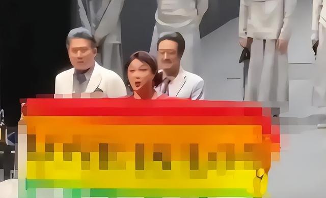 逃到国外半年，57岁金星大变样，肩宽体胖男人味太浓，胸都缩水了