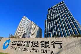 建设银行最新存款利率公布，10万存三年，能赚多少利息？图片