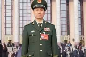 全国政协委员郑宝宝：当好兵、带好兵、练好兵，成为一个能打胜仗的兵图片