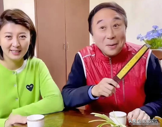 偷鸡不成蚀把米,闫学晶哭穷风波再升级,如今被冯巩撕掉最后的体面