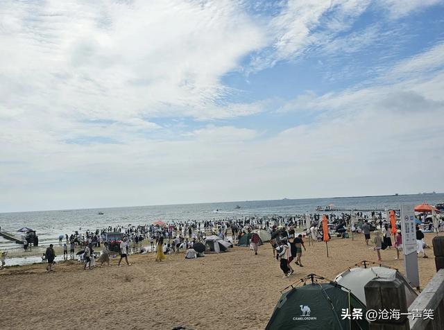 什么是人山人海，大海边日照黄金海岸，生意火爆程度可窥一般