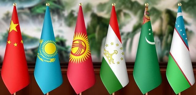 多国首脑即将赶到东京！高市早苗瘪着嘴笑，全球已收到中国的通知