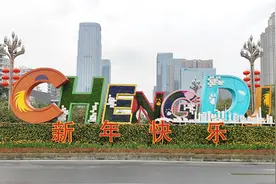 张灯结彩氛围拉满 城市中轴线上年味浓图片