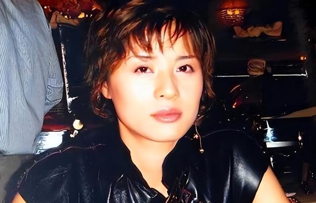 凭姿色4年借了17亿，靠“借钱“过奢靡生活的她，最终下场太惨​