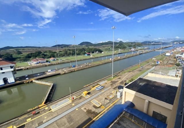 巴拿马运河不只是水道	，他曾被反复争夺，直到今天仍牵动小国主权