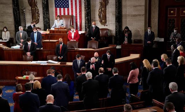 战略收缩是谎言？特朗普削减军费未果，军工复合体一招让他低头！