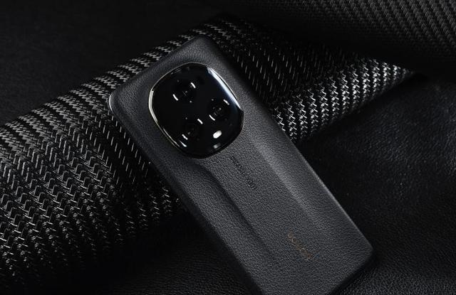 从6699元跌到2430元，16GB+512GB+100倍变焦，荣耀机皇沦为中端机