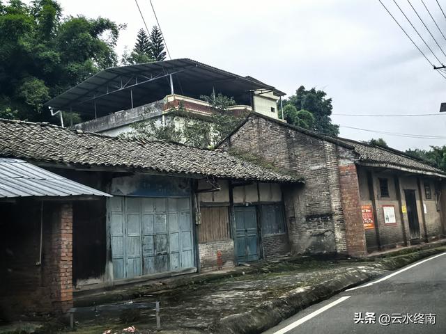 千里岷江第一镇，怎么这么冷寂？沉银宝藏、崖墓摇钱树，都白瞎了